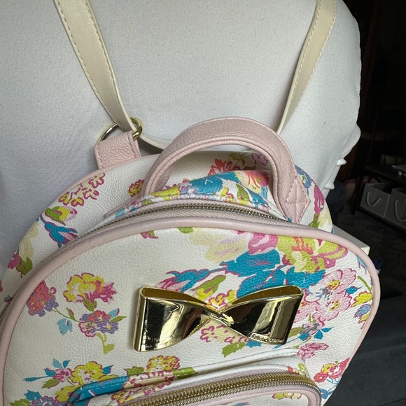 Betsey Johnson floral print Mini Backpack. - Picture 4 of 16